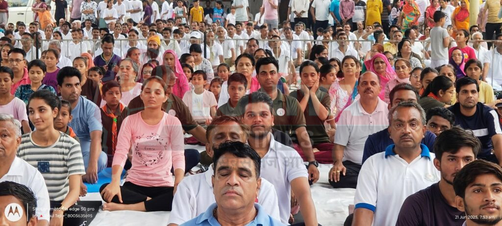 पाली में 11 वा अन्तर्राष्ट्रीय योग दिवस मनाया प्रभारी मंत्री झाबर सिंह खर्रा ने किया आम जन के साथ योग 4 WhatsApp Image 2025 06 21 at 4.34.09 PM 1