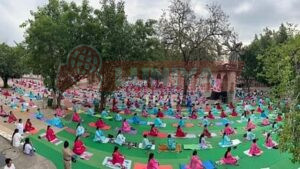 चंडीगढ़ समेत ट्राईसिटी में हजारों लोगों ने किया योग, पंचकूला में दिखी अव्यवस्था 2 WhatsApp Image 2025 06 21 at 5.29.42 PM