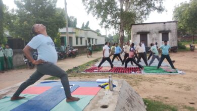 टुण्डी हाईस्कूल मैदान में योग दिवस का आयोजन 15 WhatsApp Image 2025 06 21 at 5.45.11 PM
