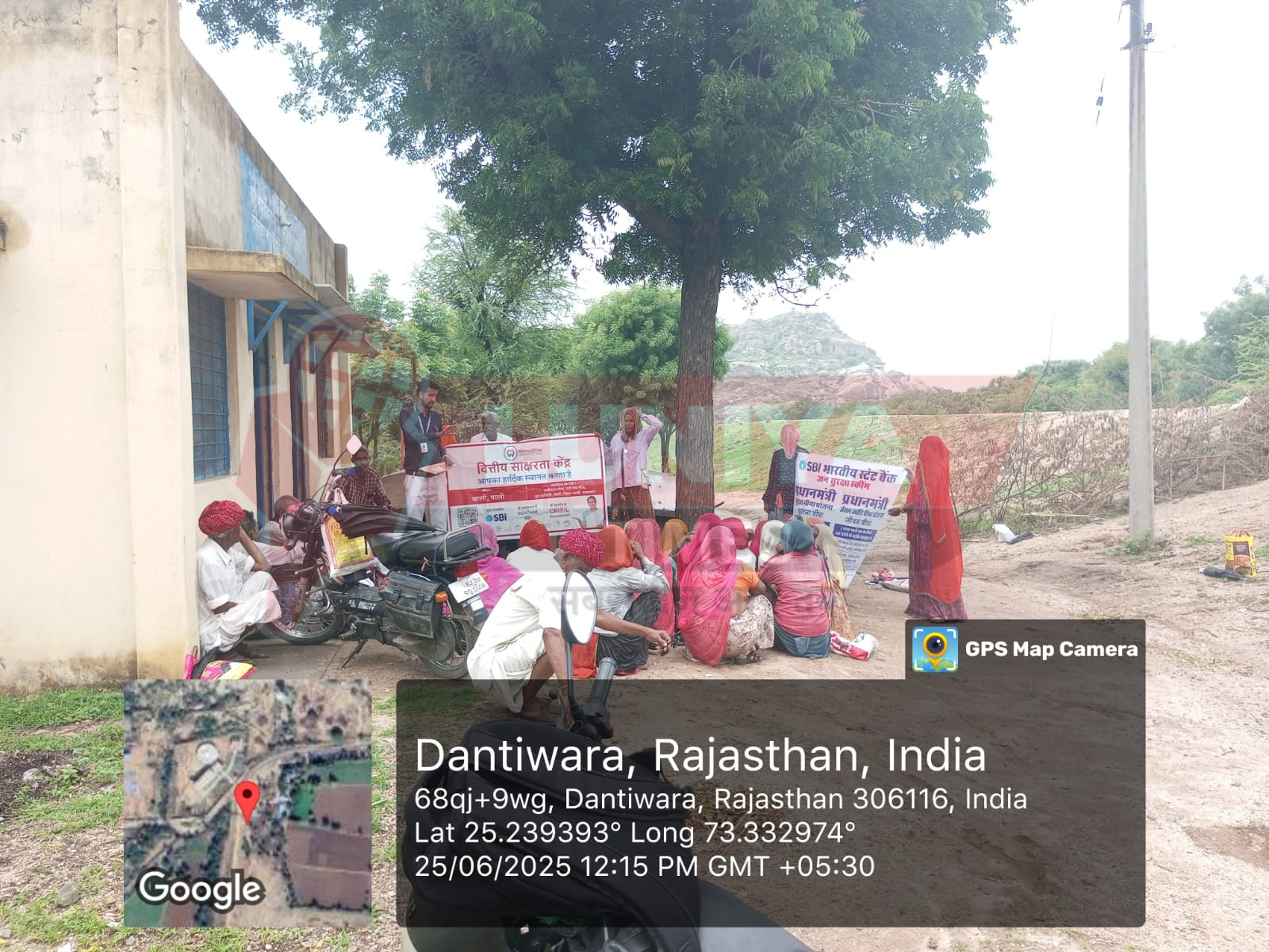 दांतीवाडा गांव में महिलाओं के लिए वित्तीय साक्षरता प्रशिक्षण शिविर आयोजित 1 WhatsApp Image 2025 06 25 at 2.07.49 PM