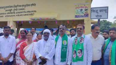 टुण्डी के बालिका बिहार स्थित सिन्दू -कान्हू की आदमकद प्रतिमा श्रद्धांजलि सभा का आयोजन 14 WhatsApp Image 2025 06 30 at 7.57.46 PM