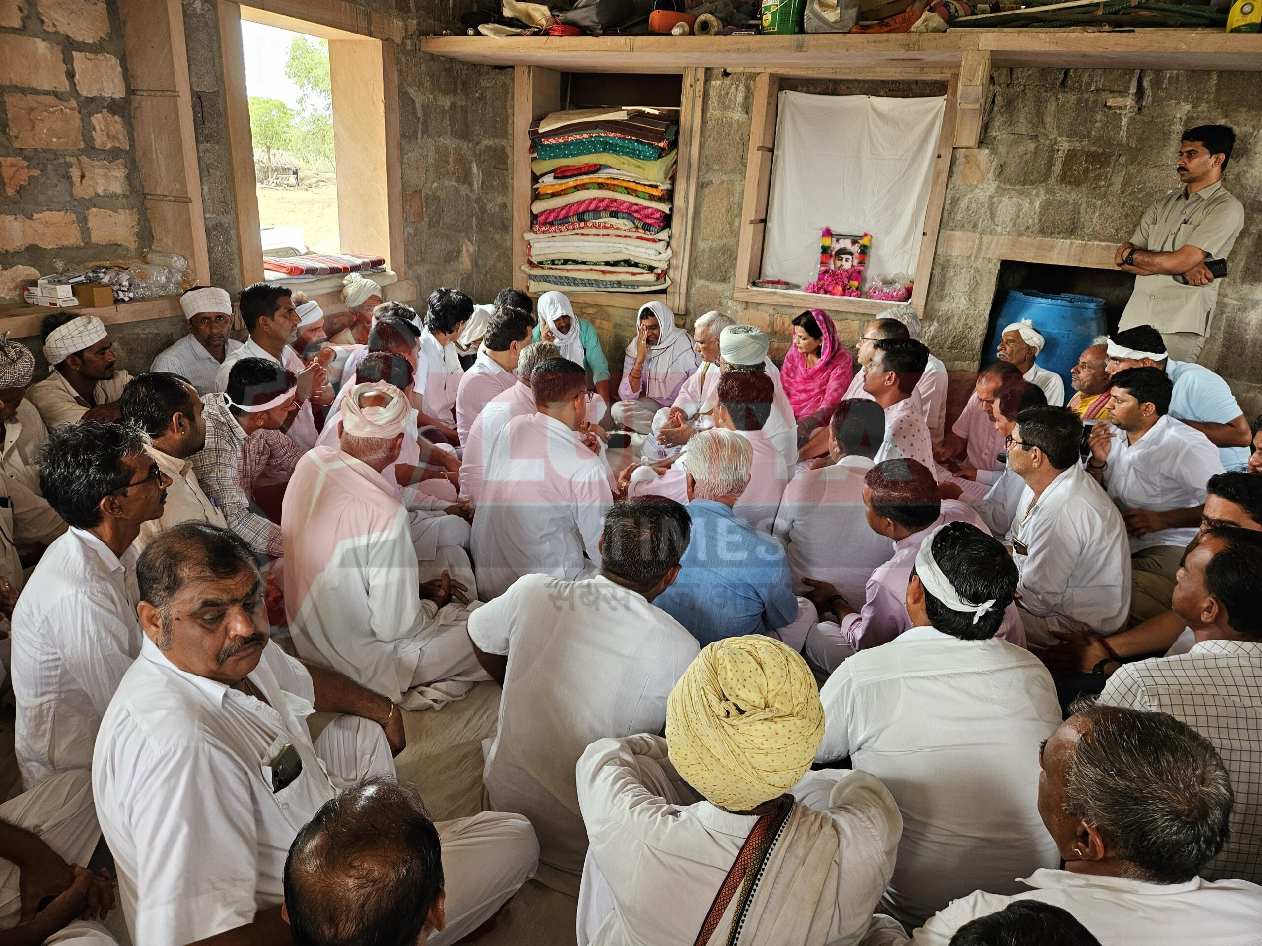 राजस्थान: अहमदाबाद विमान हादसे में मृतक जयप्रकाश के घर पहुंचे मंत्री, परिजनों को दी सांत्वना 1 main scaled