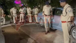 बिहार में 1 सनसनीखेज वारदात: सिर में गोली, सुपारी किलिंग से फैला खौफ 6 बिहार के गोपाल खेमका के सुपारी किलिंग की जगह पर रात में पुलिस द्वारा छानबीन