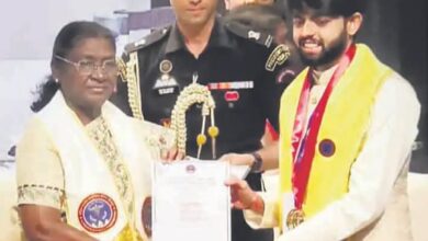 महामहिम राष्ट्रपति द्रौपदी मुर्मू ने पाली के डॉ. कार्तिक अरोड़ा को दो स्वर्ण पदक से सम्मानित किया 13 IMG 20250703 WA0014