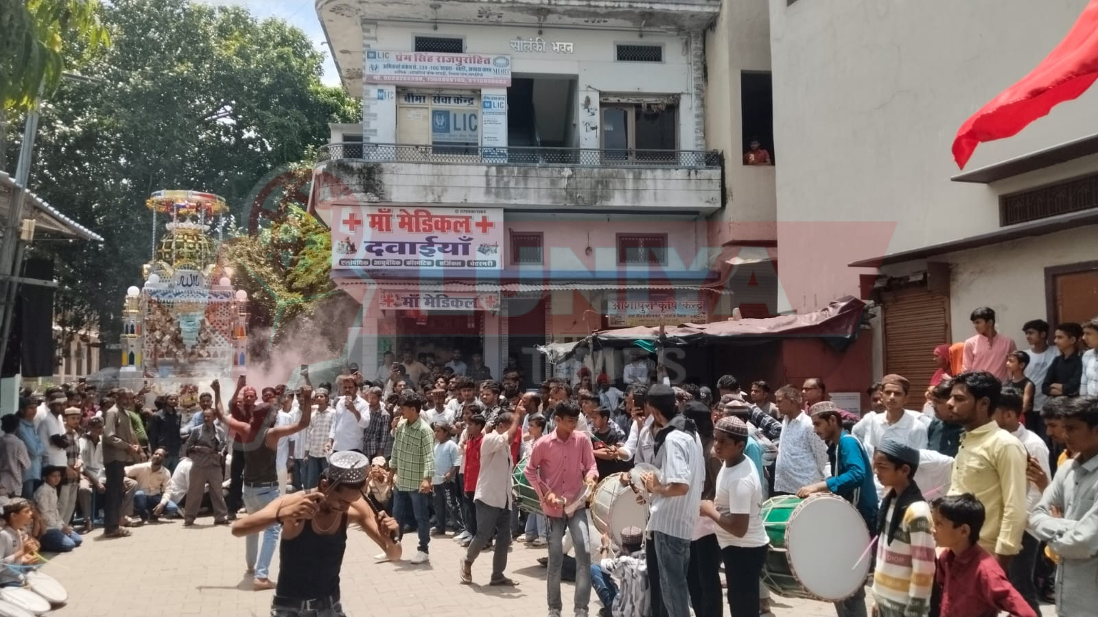 सादड़ी में मोहर्रम पर्व पर युवाओं ने अखाड़ा प्रदर्शन कर किया मातम 1 IMG 20250706 WA0081