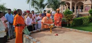 महामंडलेश्वर स्वामी जगदीश पुरी महाराज ने दिया गुरु भक्ति का मंत्र, श्रद्धालुओं का उमड़ा सैलाब 4 IMG 20250710 WA0046