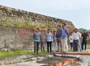पालिका ने सुरक्षा की दृष्टि से रखवाए बजरी के कट्टे 2 IMG 20250717 WA0093