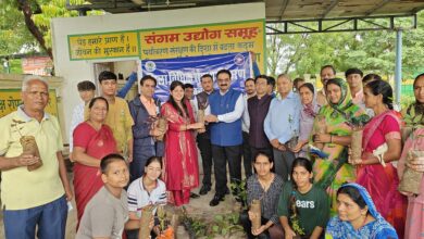 न्यायाधीश जैन ने पौधारोपण को जन आंदोलन बनाने का किया आह्वान, सुरक्षा पर भी जोर 11 IMG 20250718 WA0041