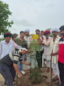 जामुनिया देवनारायण परिसर को हरित बनाना हमारे लिए सौभाग्य की बात-चोबे 4 IMG 20250726 WA0095