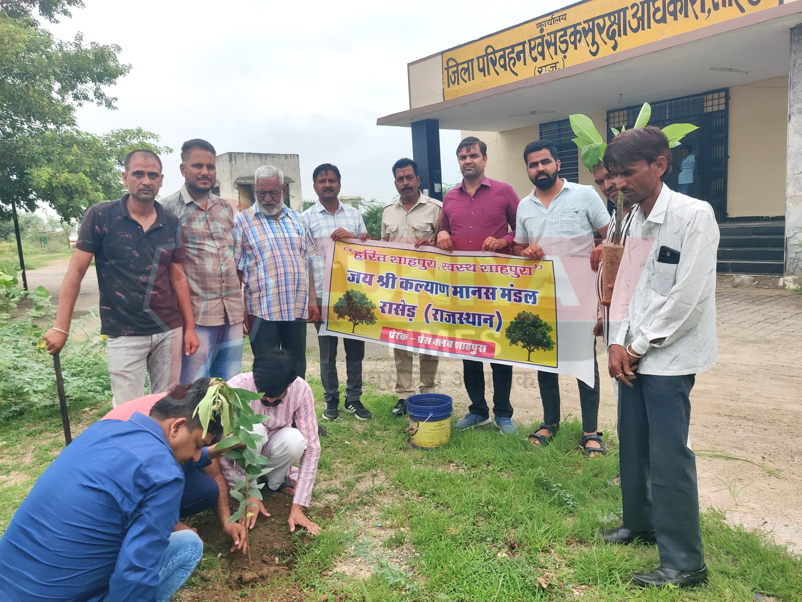 जयश्री कल्याण मंडल ने शाहपुरा में किया पौधरोपण, विद्यार्थियों को दिया पर्यावरण संरक्षण का संदेश 1 WhatsApp Image 2025 07 01 at 6.40.47 PM