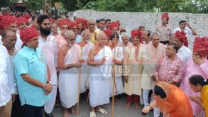 उदयपुर के मालदास स्ट्रीट में बड़े हर्षोल्लास से जैनाचार्य रत्नसेनसूरीश्वरजी का चातुर्मास प्रवेश संपन्न 6 WhatsApp Image 2025 07 04 at 3.19.44 PM