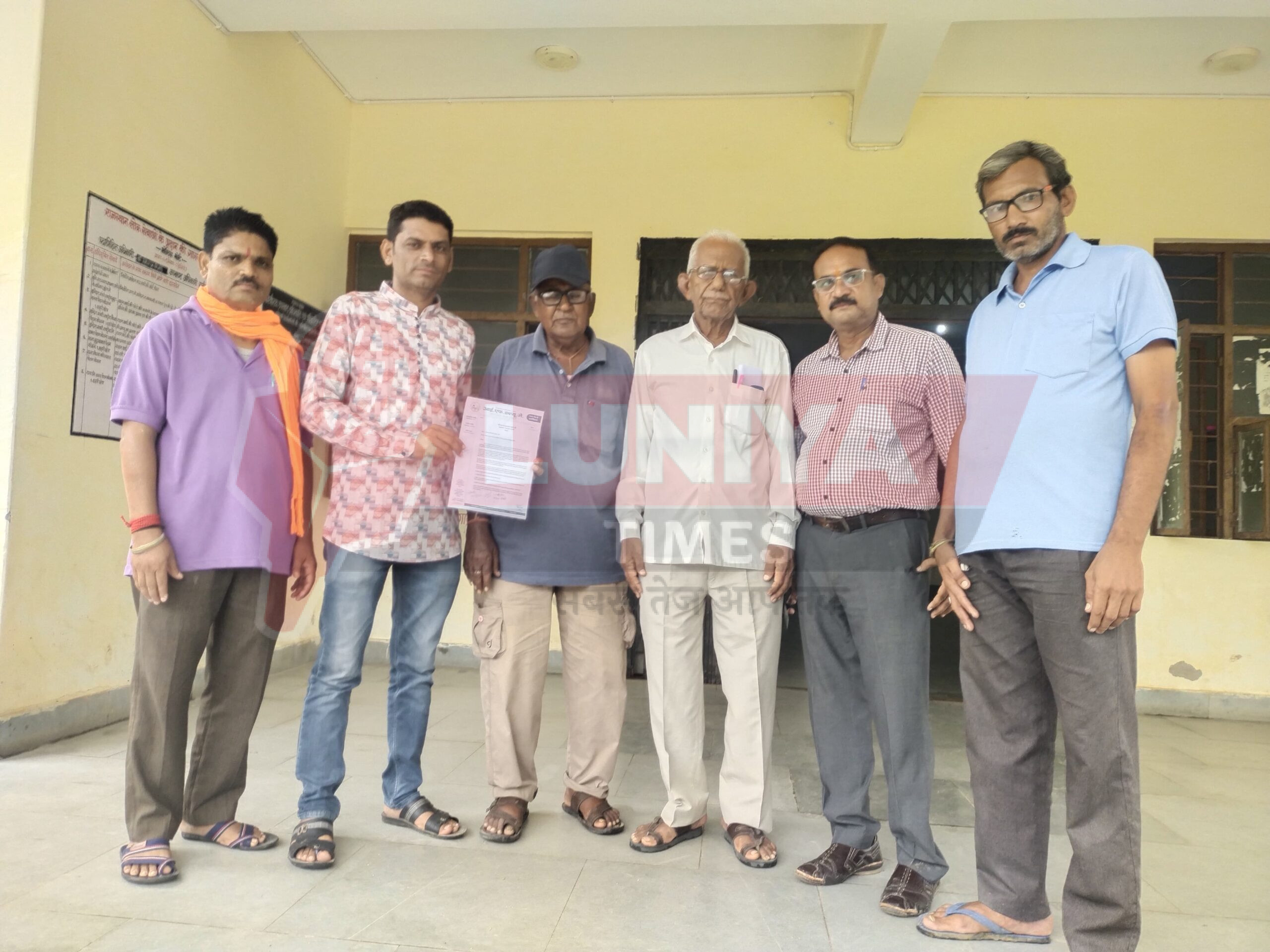 पत्रकार के साथ कुछ लोगों द्वारा जानलेवा हमला करना की घटना को लेकर उपखंड अधिकारी को ज्ञापन दिया 1 WhatsApp Image 2025 07 14 at 3.14.33 PM scaled