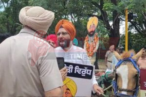 अमृतसर को पवित्र नगरी घोषित करने की मांग पर भाजपा का प्रदर्शन, हिरासत में कई नेता 2 WhatsApp Image 2025 07 14 at 5.28.52 PM 1