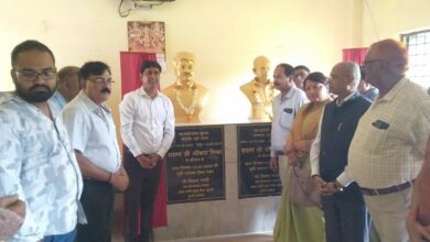 लालमणि वृद्धा सेवा आश्रम के संस्थापक स्वर्गीय मनोरंजन सिंह एवम स्वर्गीय रामजी यादव के मूर्त्ति का 99 ग्रुप ऑफ़ कम्पनी के सीएमडी श्याम पांडे ने किया अनावरण 15 WhatsApp Image 2025 07 14 at 8.42.01 PM