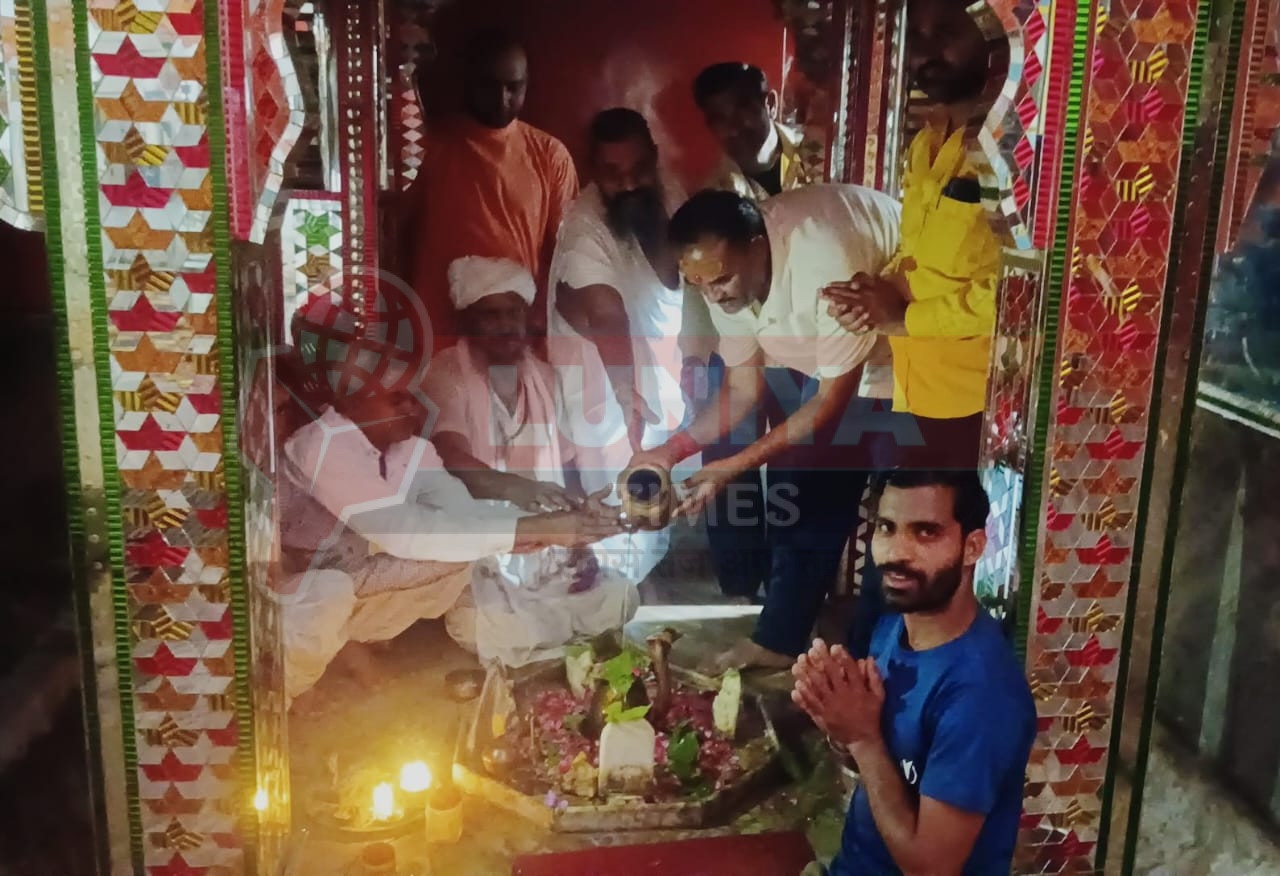 सरदार नगर में श्रद्धालुओं ने किया भगवान शिव का जलाभिषेक 1 WhatsApp Image 2025 07 15 at 2.31.15 PM