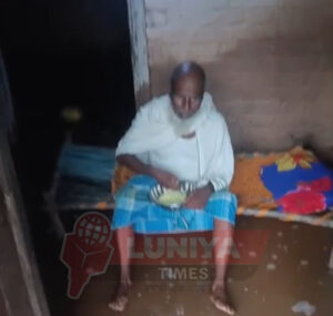 टुण्डी में भारी वारिश का कहर घरों में घुसा पानी रहना हुआ़ दूभर 5 WhatsApp Image 2025 07 18 at 18.08.16 e1752843003336