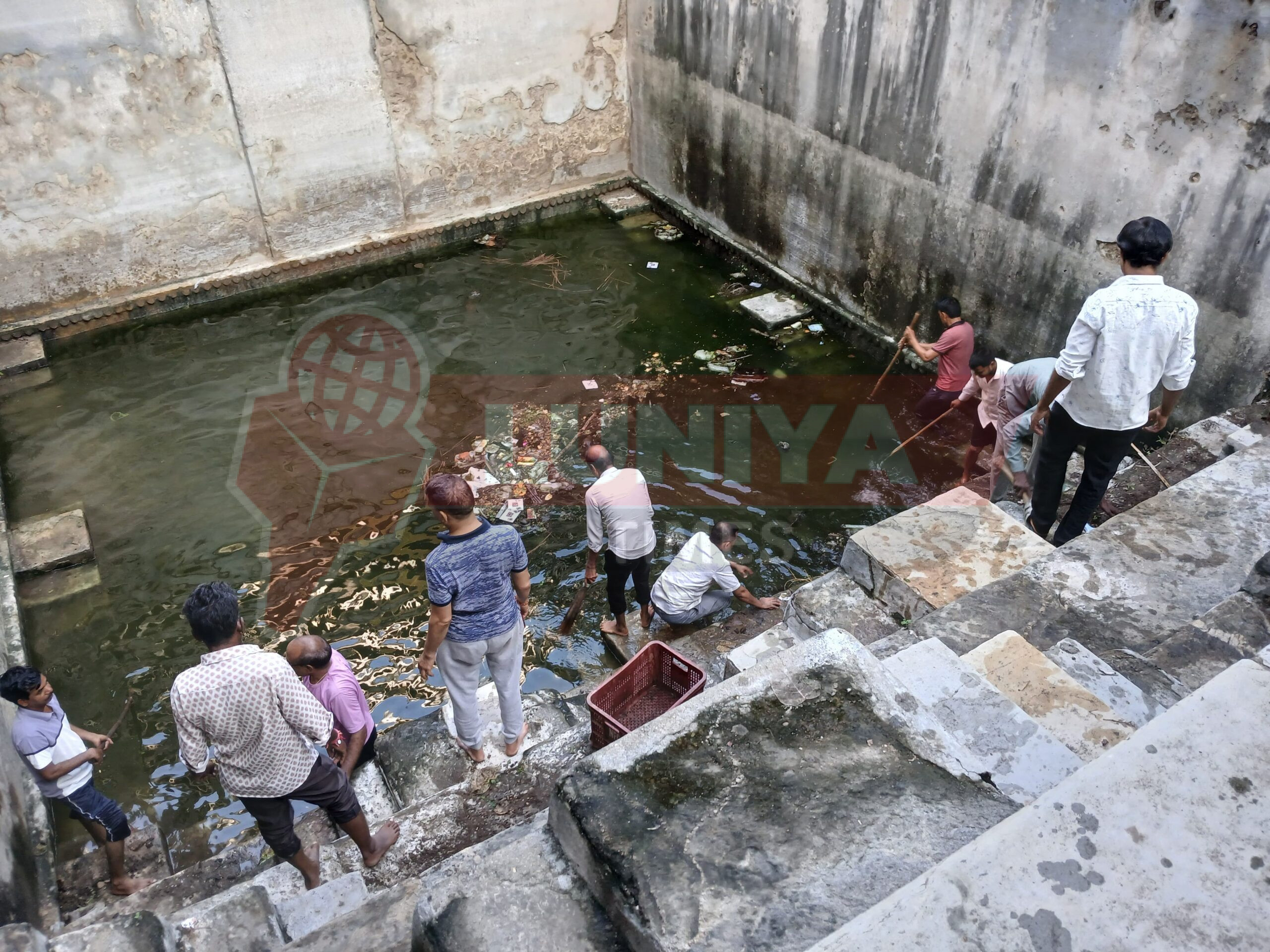 बनेड़ा में अपना संस्थान व पर्यावरण संरक्षण संस्थान ने साप्ताहिक सेवा श्रम का कार्य के तहत खारियां कुंड की सफाई 1 WhatsApp Image 2025 07 20 at 10.20.07 scaled