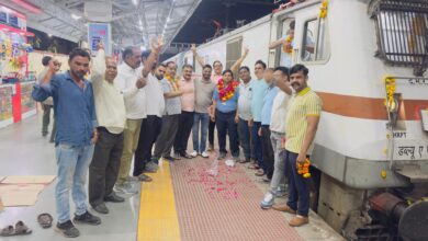 काचीगुडा भगत की कोठी एक्सप्रेस ट्रेन का कार्यकर्ताओं ने किया स्वागत 13 WhatsApp Image 2025 07 21 at 07.04.35