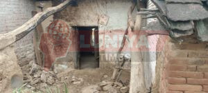 कोठार गांव बारिश में गिरा कच्चा मकान,बाल-बाल बचे लोग कोठार गांव में 3 दिन से लगातार बारिश से शुक्रवार की देर रात मोटाराम मेगवाल मिट्टी का घर ध्वस्त हो गया 2 WhatsApp Image 2025 07 21 at 16.38.09