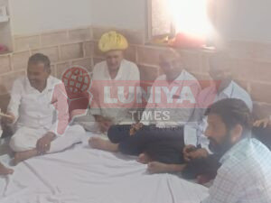 मारवाड़ विधायक केसाराम चौधरी पुनाडीया गाँव पहुंच कर राजपुरोहित परिवार के प्रति शोक संवेदना प्रकट की 2 WhatsApp Image 2025 07 21 at 18.05.56