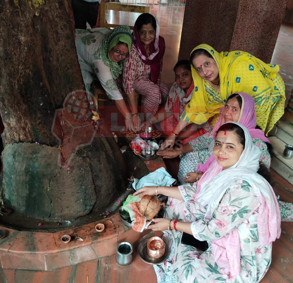 भीलवाड़ा में सिंधी समाज की महिलाओं ने पारंपरिक श्रद्धा और उत्साह के साथ मनाया गोगड़ों का पर्व 1 WhatsApp Image 2025 07 29 at 12.40.48 e1753792718527