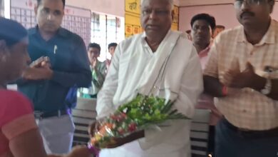 विवेकानंद सेवाश्रम मध्य विद्यालय टुण्डी ने अपनी पांचवीं बर्षगांठ धूमधाम से मनाया बतौर मुख्य अतिथि पहुंचे टुण्डी विधायक 14 WhatsApp Image 2025 07 29 at 16.57.24