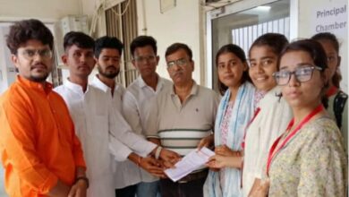 स्टूडेंट्स ने शिक्षा मंत्री के नाम प्रिसिंपल को दिया ज्ञापन सौंपा 9 IMG 20250801 WA0059