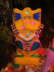 भायंदर में बर्फ से बना शिवलिंग, गणपति, नंदी सहित शिव परिवार की दिव्य झांकी 6 IMG 20250803 WA0018