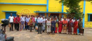 अपने देवता समान नेता को खोने का मलाल टुण्डी के विभिन्न आदिवासियों टोलों में छाईं मायूसी लोगों ने उनकी याद में किया मौन धारण 6 IMG 20250804 WA0101