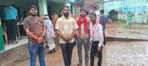 यमुना नदी का जल स्तर बढ़ा, लोगों ने खाली किए गांव, नेशनल मीडिया प्रेस क्लब पदाधिकारियों ने बाटी राहत सामग्री 4 IMG 20250805 WA0002