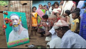पश्चिमी टुंडी के जामकोल निवासी रसिकलाल ने पुत्र धर्म का निर्वहन कर गुरु जी के दशकर्म की रस्में निभाईं 5 IMG 20250815 WA0127