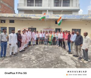 स्वतंत्रता दिवस पर नेशनल मीडिया प्रेस क्लब द्वारा बड़े ही धूमधाम से निकाली गई भव्य विशाल तिरंगा यात्रा व कार्यालय पर फहराया तिरंगा 2 IMG 20250816 WA0021