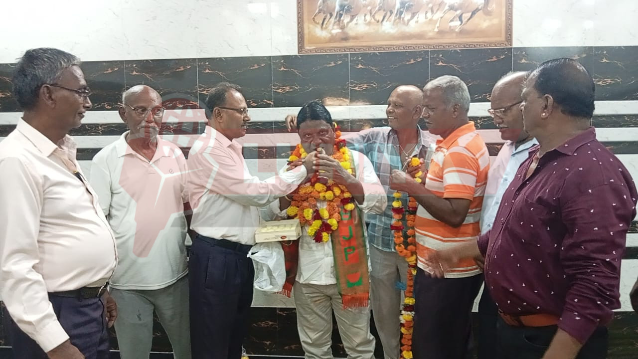 भाजपा जिला कार्यकारिणी सदस्य बने द्वारका प्रसाद जावा, वाल्मीकि समाज ने किया भव्य स्वागत 1 IMG 20250816 WA0030