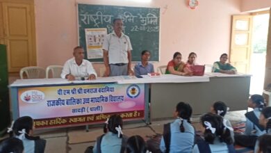 पीएम श्री बालिका विद्यालय समेत समस्त विद्यालयों में राष्ट्रीय कृमि मुक्ति दिवस पर विद्यार्थियों ने ली एल्बेंडाजोल की गोलियां 9 IMG 20250822 WA0017