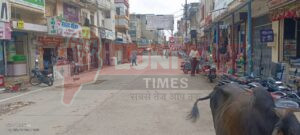 रानी नगरपालिका अधिशाषी अधिकारी ने नाली सीमा रेखा से बाहर रखे गए सामान पर कर्मचारियों को हटाने के आदेश दिए 2 IMG 20250825 WA0086