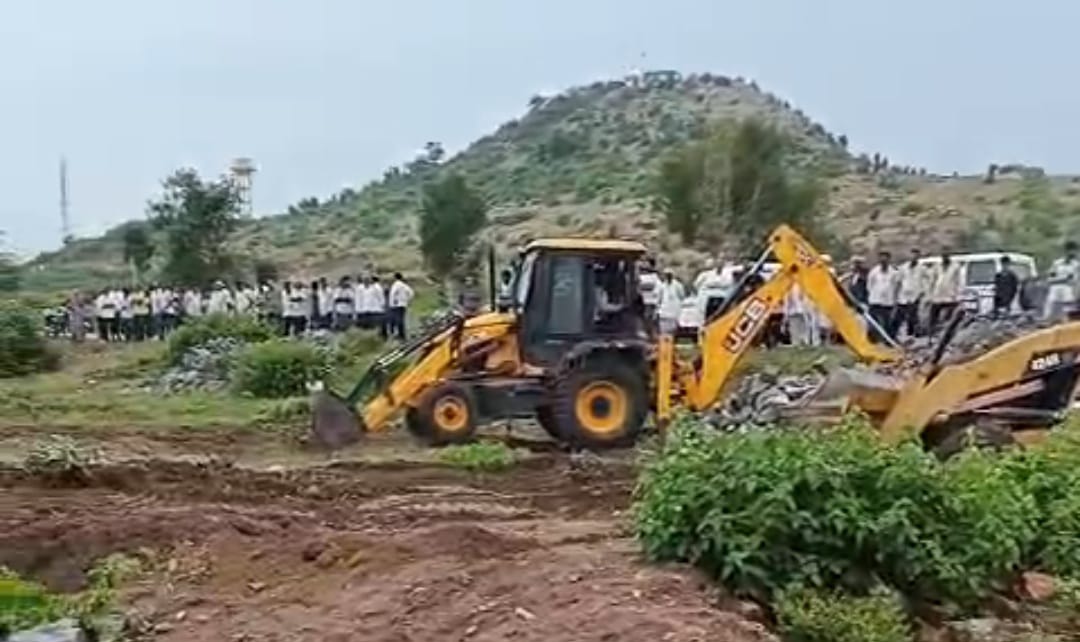 खबर का असर - आरणी में गो माता को मिला न्याय, प्रशासन ने सुनी पुकार — धरना-भूख हड़ताल समाप्त, अल्पेश के खून-पत्र और नारायण-अमित की तपस्या से मिली जीत 1 IMG 20250830 WA0006