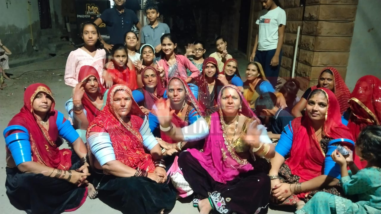 बालोतरा में दस दिवसीय मजदूरी करने वाले परिवारों ने भक्तिभाव से दशा माँ व्रत किए और देवासी परिवारों ने गरबा कार्यक्रम कर मनाया 1 WhatsApp Image 2025 08 03 at 10.08.34