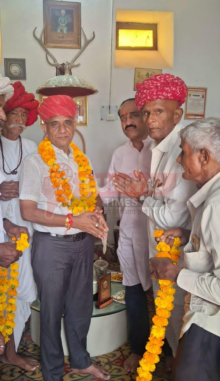 जणवा समाज के नव निर्वाचित अध्यक्ष श्री गोमाराम जणवा समाज के वरिष्ठ जनों के साथ फालना रावले पहुंचे 1 WhatsApp Image 2025 08 09 at 16.59.04
