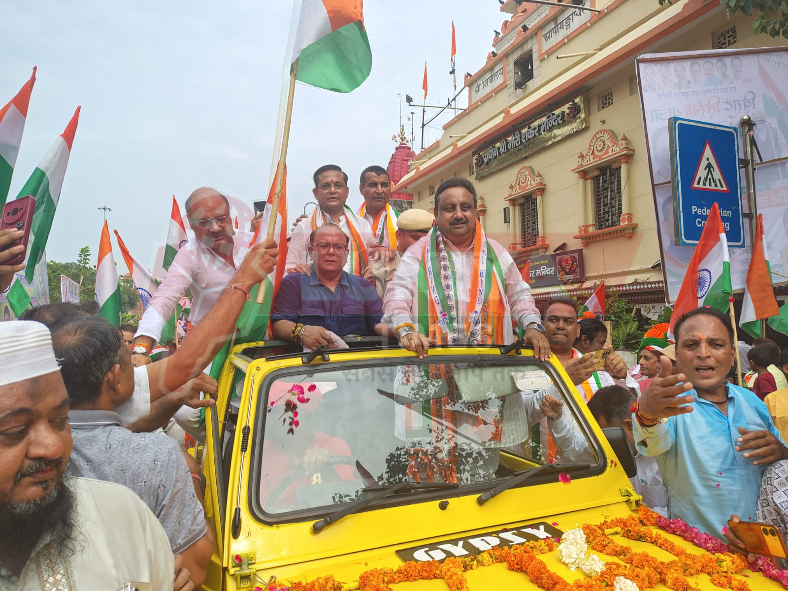 चांदनी चौक में सांसद प्रवीन खंडेलवाल के नेतृत्व में विराट तिरंगा यात्रा, देशभक्ति का उमड़ा सैलाब 1 WhatsApp Image 2025 08 13 at 18.06.15