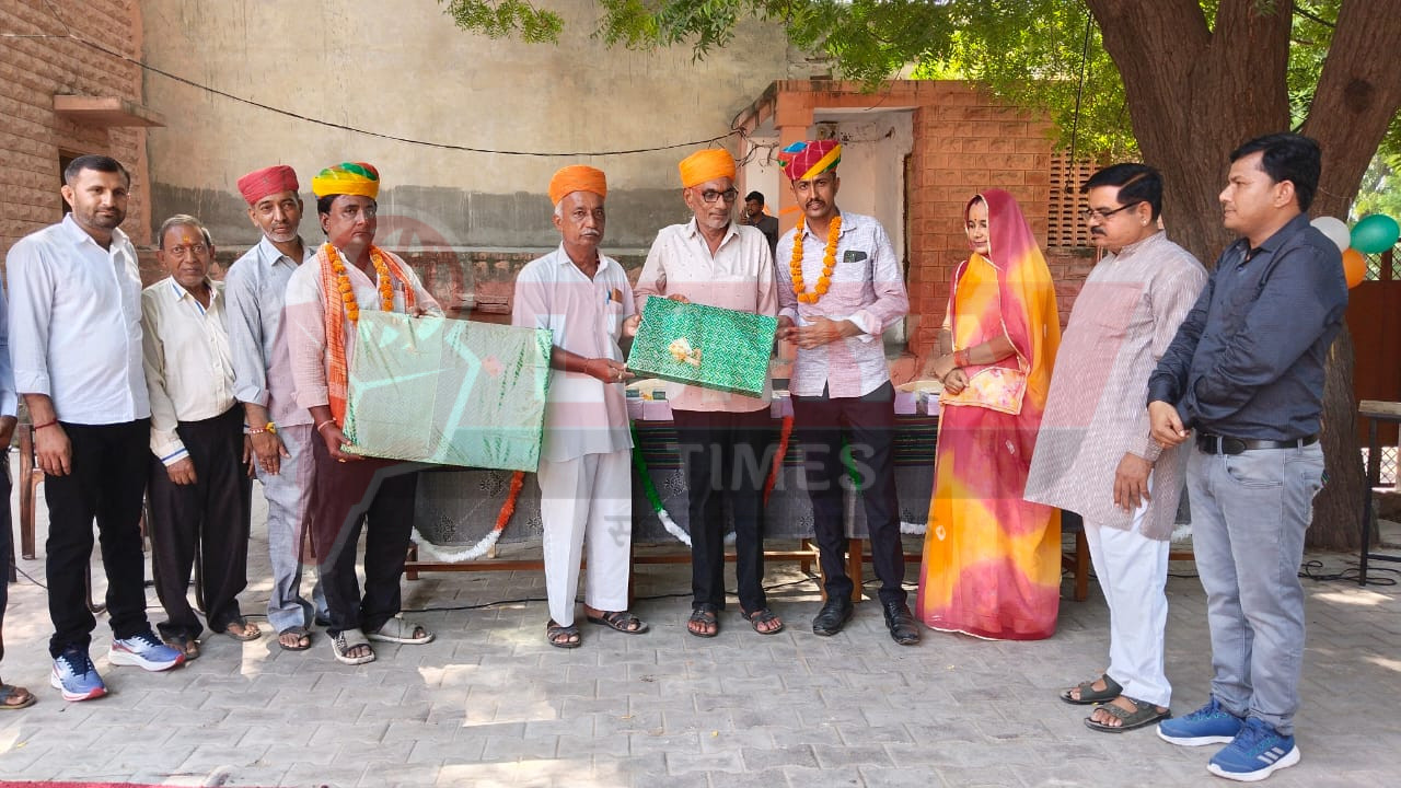 15 अगस्त 2025 79वें स्वतंत्रता दिवस पर राजकीय वरिष्ठ उपाध्याय संस्कृत विद्यालय बालोतरा प्रधानाचार्य ने फहराया तिरंगा 1 WhatsApp Image 2025 08 15 at 12.38.39 1