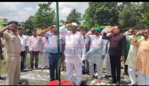 टुण्डी के विभिन्न प्रतिष्ठानों में 79 वें स्वतंत्रता दिवस हर्ष पूर्ण माहौल में संपन्न 5 WhatsApp Image 2025 08 15 at 20.35.29