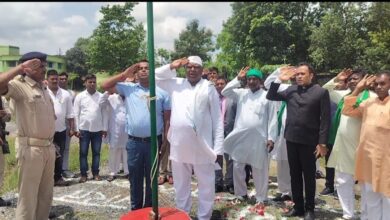टुण्डी के विभिन्न प्रतिष्ठानों में 79 वें स्वतंत्रता दिवस हर्ष पूर्ण माहौल में संपन्न 12 WhatsApp Image 2025 08 15 at 20.35.29