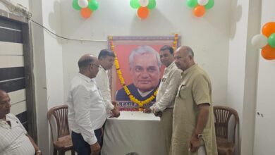 रानी भाजपा मंडल ने भारत रत्न पूर्व प्रधानमंत्री अटल बिहारी वाजपेयी की पुण्यतिथि पर श्रद्धांजलि अर्पित की 11 WhatsApp Image 2025 08 16 at 17.54.32 1