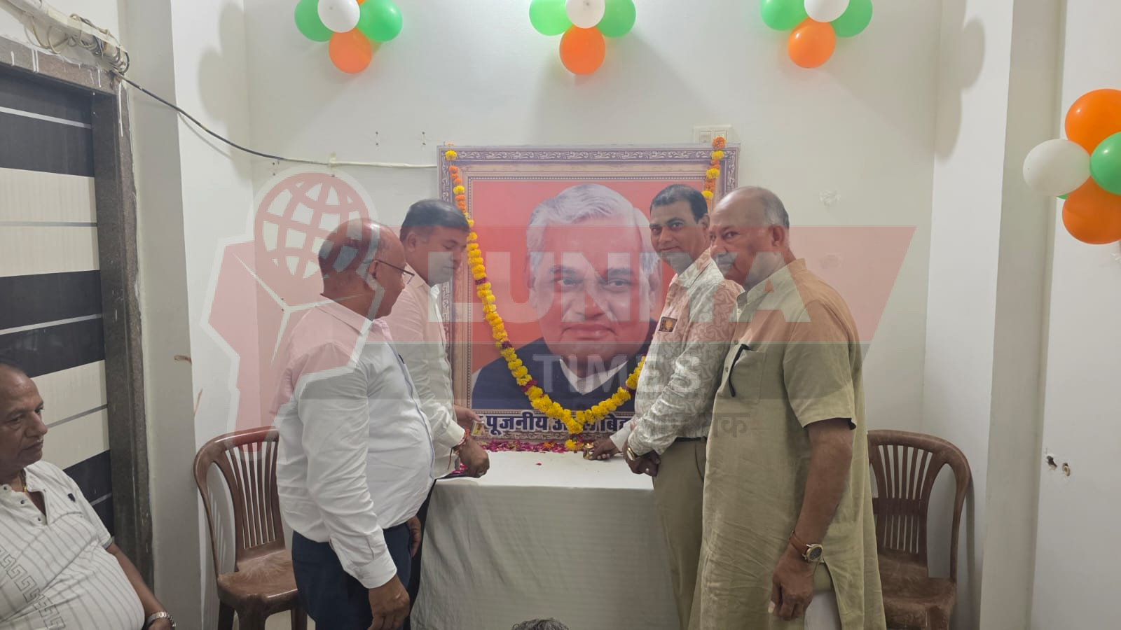 रानी भाजपा मंडल ने भारत रत्न पूर्व प्रधानमंत्री अटल बिहारी वाजपेयी की पुण्यतिथि पर श्रद्धांजलि अर्पित की 1 WhatsApp Image 2025 08 16 at 17.54.32 1