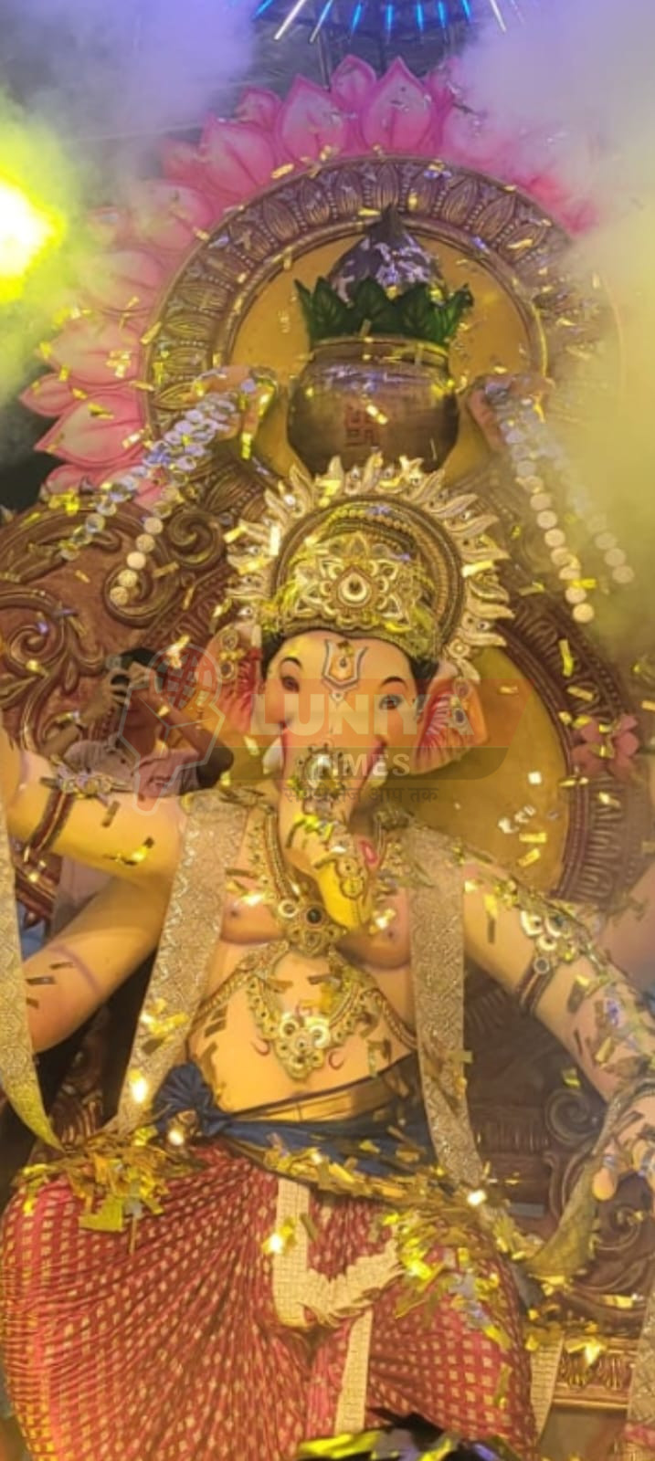 बारिश में भीगकर भक्तों ने मनाई गणपति की धूम, भायंदर पश्चिम में नवयुवक मित्र मंडल का भव्य गणेशोत्सव 1 WhatsApp Image 2025 08 17 at 15.16.30