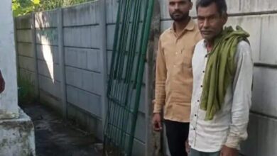लखीमपुर खीरी में खाद लेने गए किसान से मारपीट: युवक पर जातिसूचक शब्दों और जान से मारने की धमकी का आरोप 11 WhatsApp Image 2025 08 24 at 1.30.29 PM