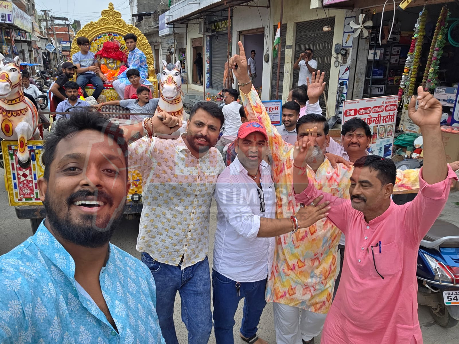 रानी में ‘रानी चा राजा’ सार्वजनिक गणेशोत्सव का शुभारंभ, गाजे-बाजे संग हुई मूर्ति स्थापना 1 WhatsApp Image 2025 08 27 at 5.14.54 PM
