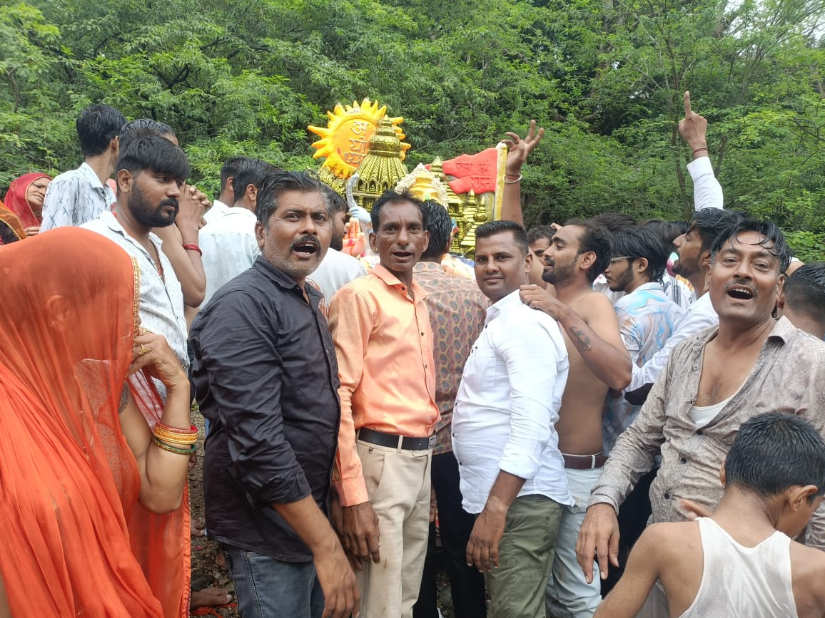 सादड़ी में गणपति बप्पा का विसर्जन शोभायात्रा के साथ सम्पन्न 1 IMG 20250904 WA0025