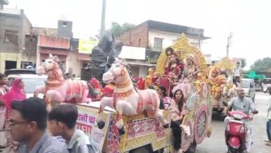रिमझिम बारिश में आज रानी चा राजा गणेश महोत्सव मूर्ति का आज भव्य विर्सजन हुआ 13 IMG 20250906 WA0064