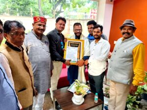 घर-घर संविधान" मुहिम के तहत रवि शंकर हवेलकर को किया गया सम्मानित 2 IMG 20250911 WA0002